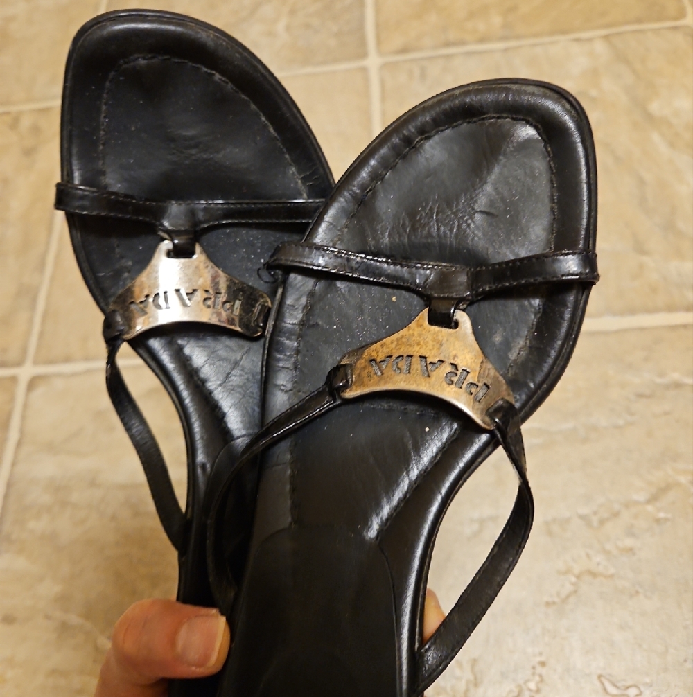 Prada Black Leather Toe-Loop Sandals with Gold Accent - Picture 4 of 5